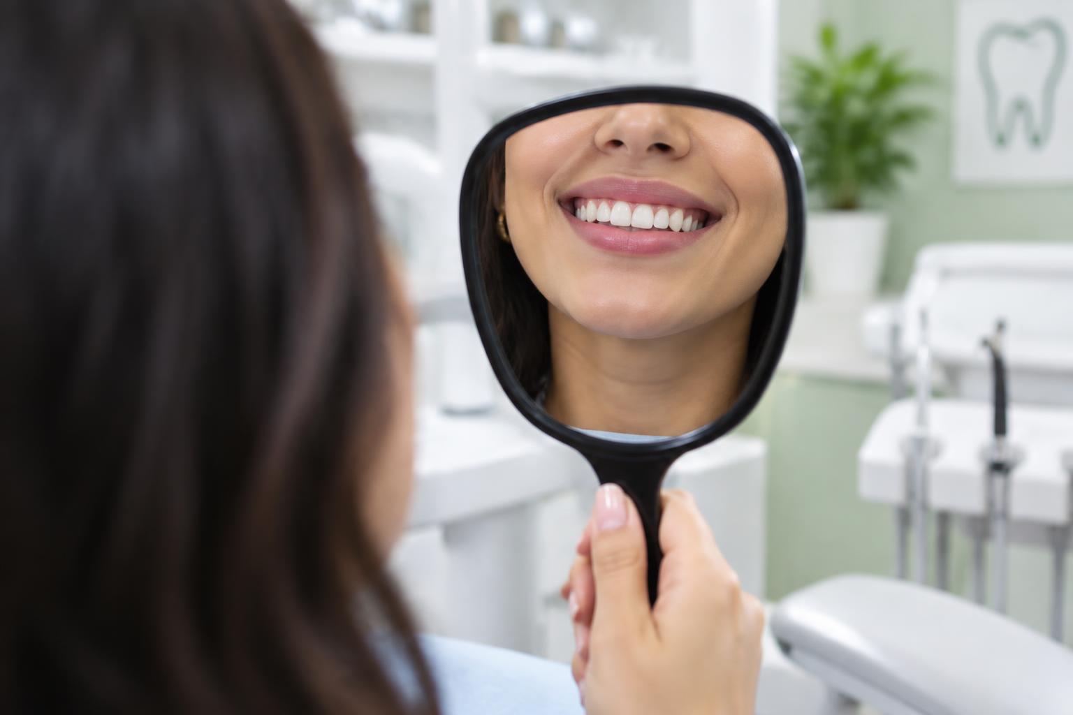 Composite vs Porcelain Veneers: Cost, Lifespan and Which Is Right for You