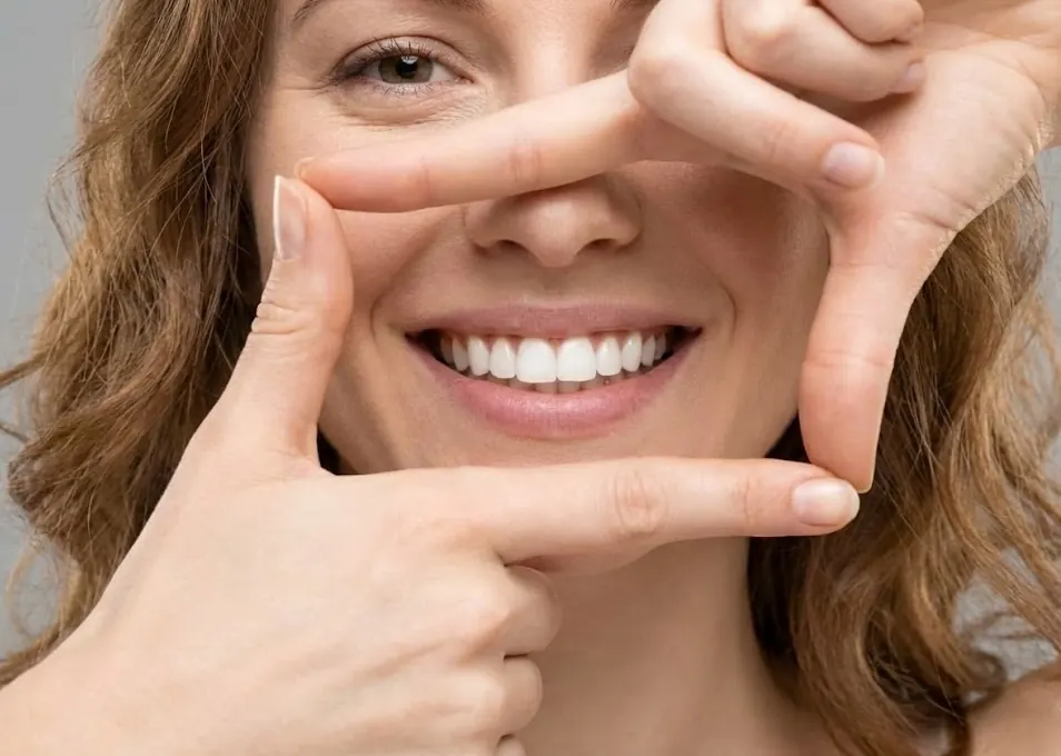 Woman smiling showing beautiful teeth